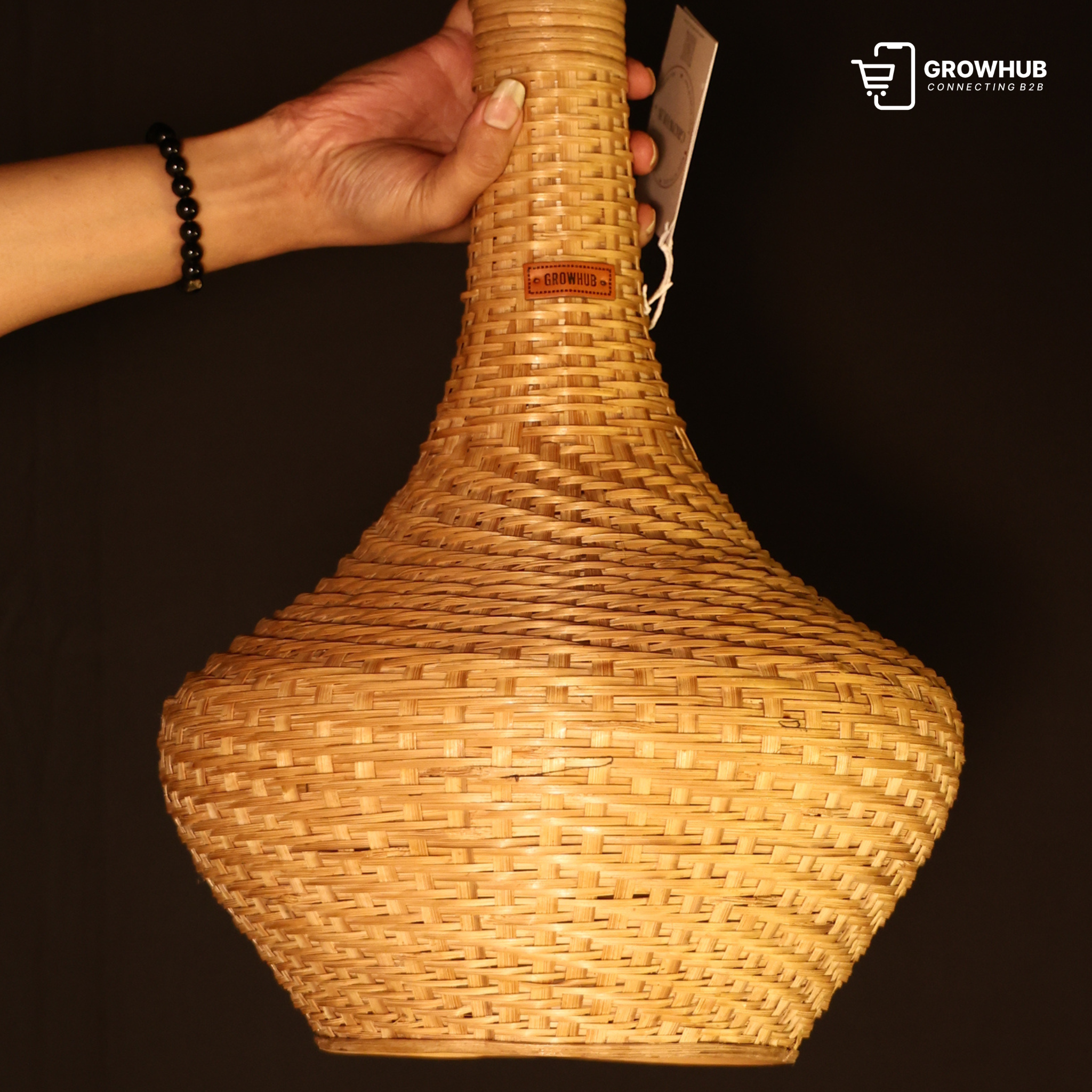 GOLDEN WOVEN ELEGANCE HANGING LIGHT