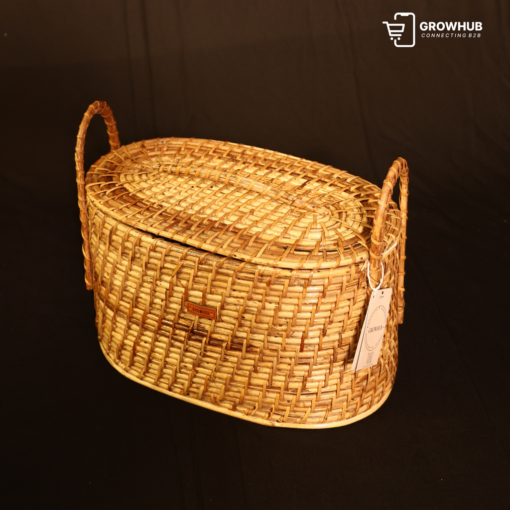 WOVEN RATTAN PICNIC BASKET