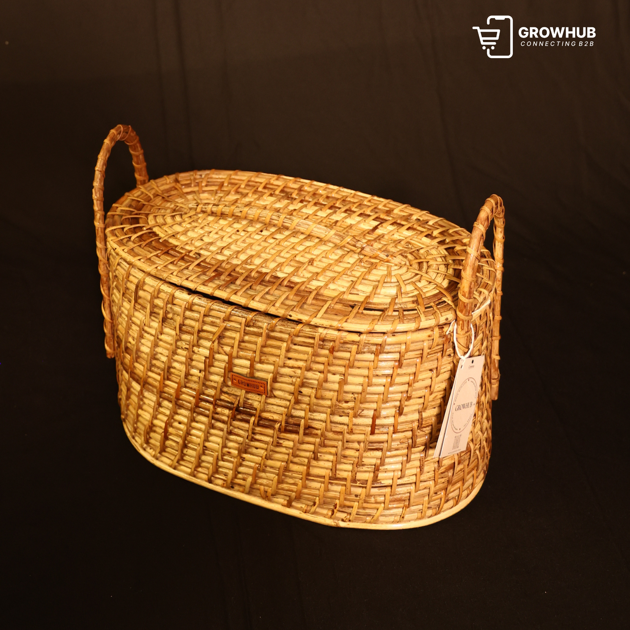 WOVEN RATTAN PICNIC BASKET