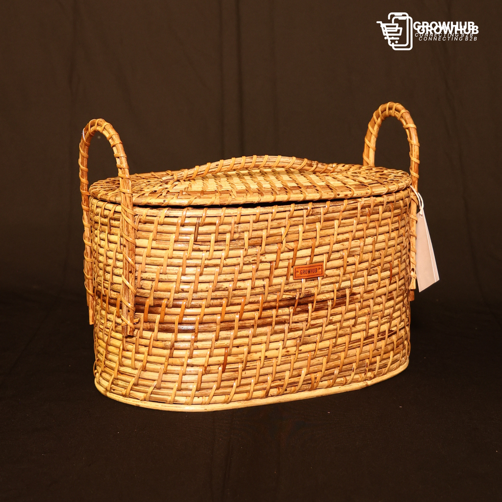 WOVEN RATTAN PICNIC BASKET