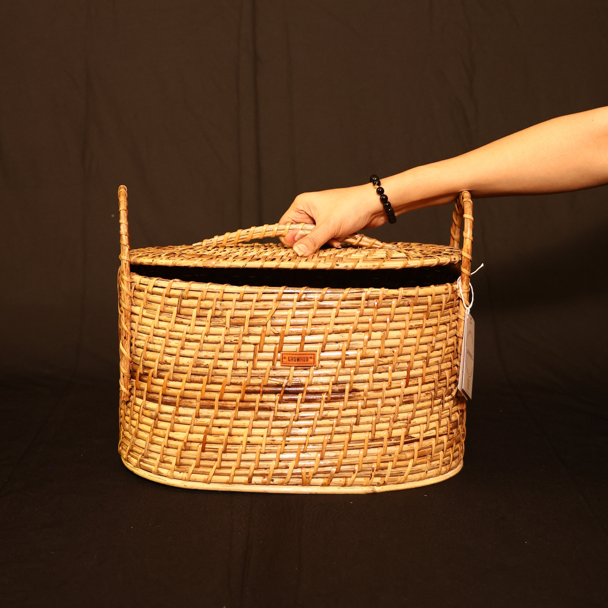 WOVEN RATTAN PICNIC BASKET