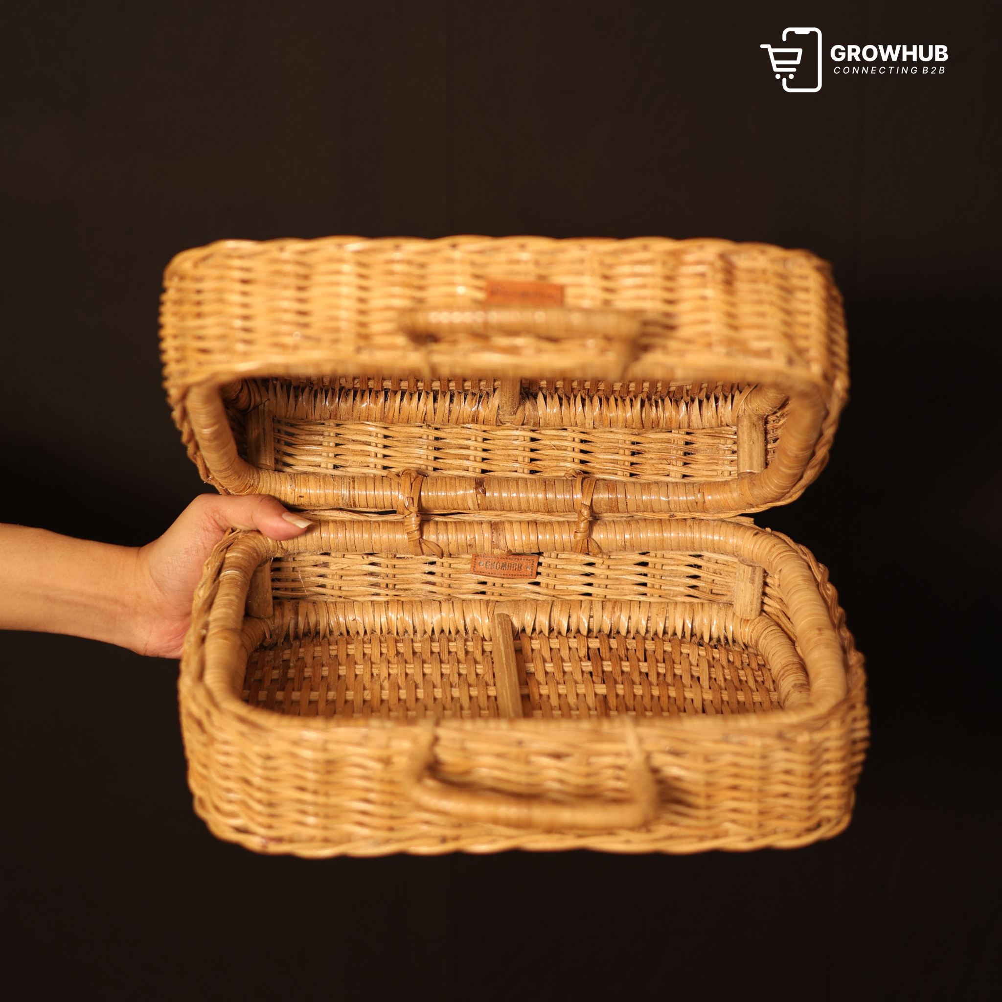 CANE PICNIC BASKET