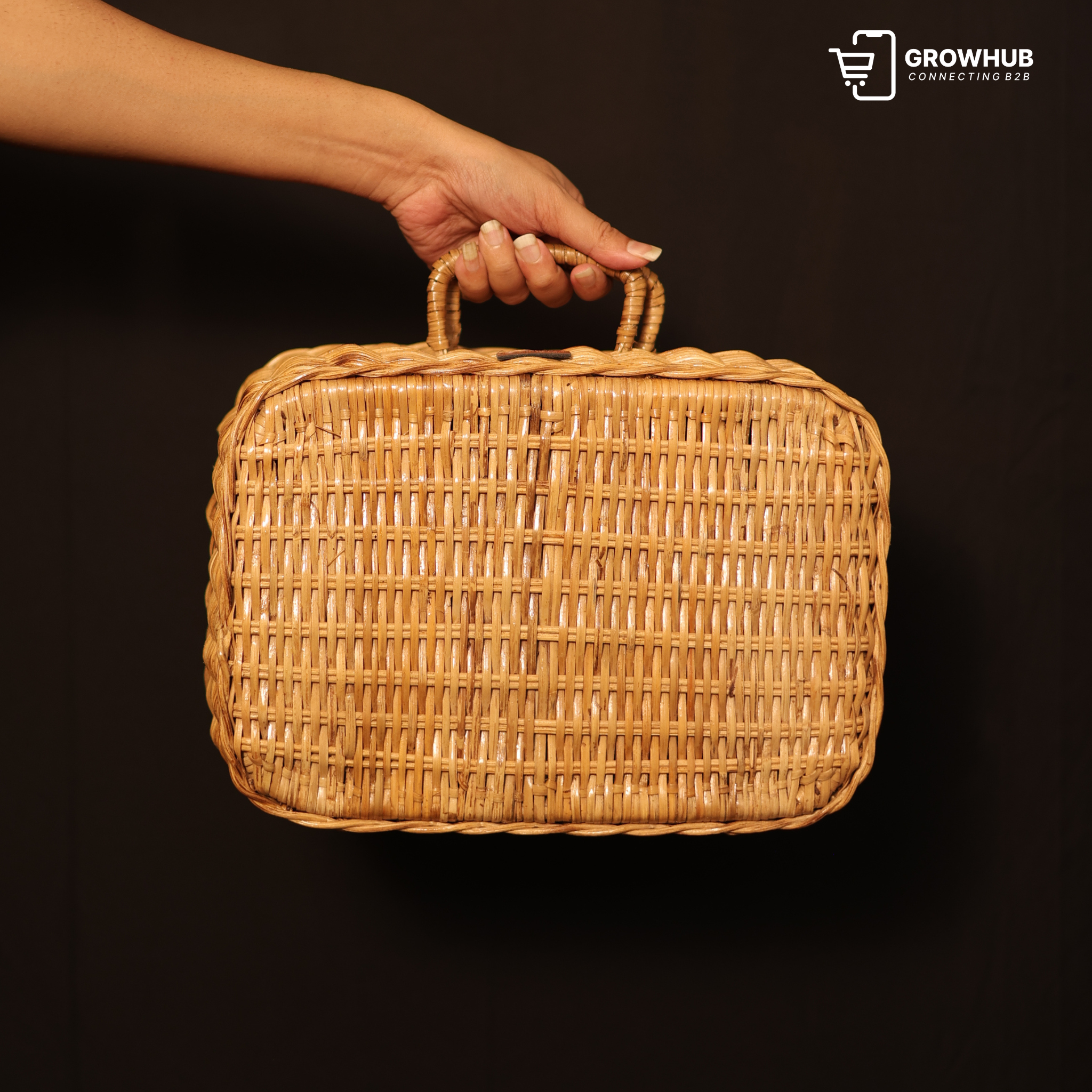 CANE PICNIC BASKET