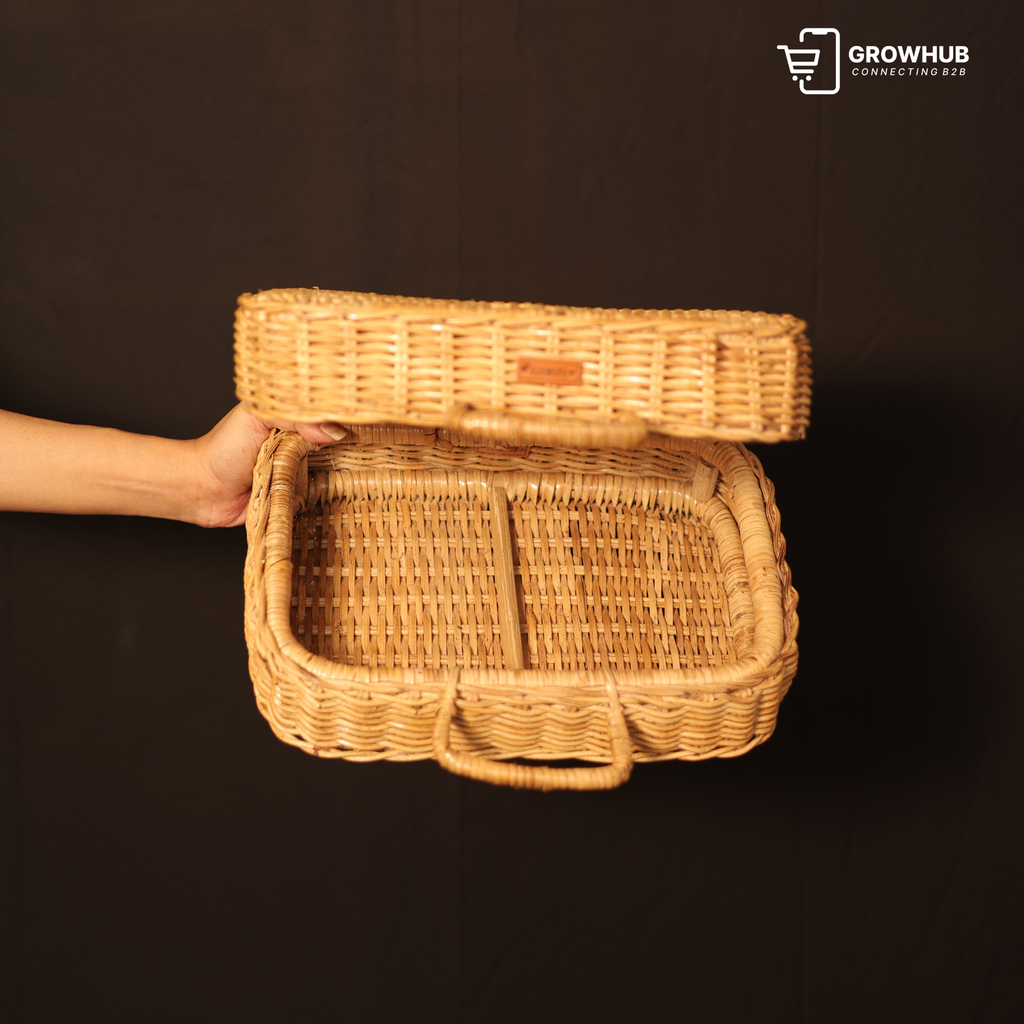 CANE PICNIC BASKET