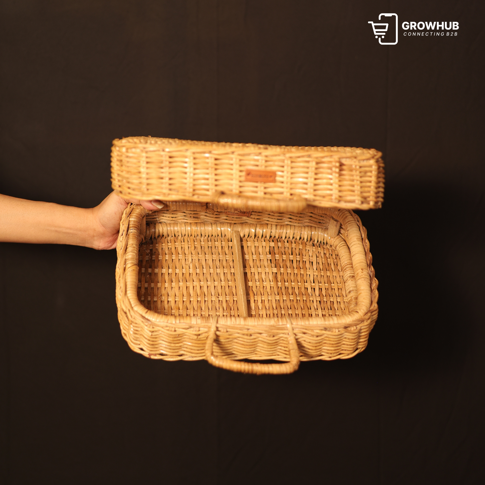 CANE PICNIC BASKET